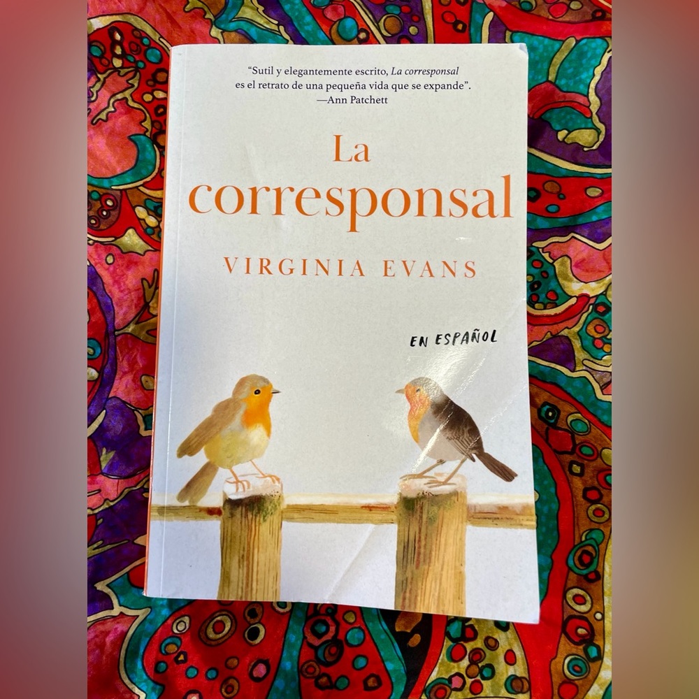 La corresponsal by Virginia Evans - Spanish Edition (White with Orange Accent)